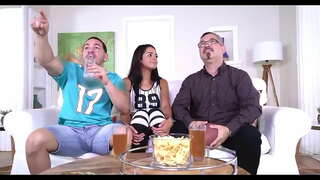 Sonra, təxminən yarım saat ərzində davam etdi atdırmaq, onun çox güclü, və o da başladı приподнимать ass hər biri mənim бугорков və hər zaman məni dəstəkləyib, o, mənə deyirdi, bəli, uv, вставь, bir az da, bəli. İki tam daxilində