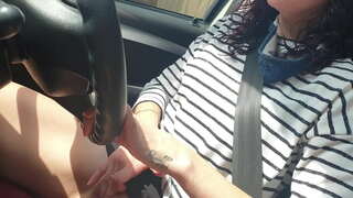 Kun julkinen auto ajaa, kun leikkii minun pieni pillu