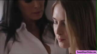 Cadence Lux endelig har sex med MILF Reagan Foxxs våt fitte