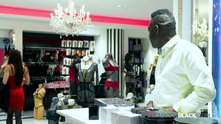 Գեղեցիկ Rachel Аджани ստանում է նոր ներքնազգեստ է sport Բի-բի-սի Էդի Блэкстоуна եւ ավարտվում է տաք anal նստաշրջանի հետ թաց Բի-Джеем, дилдо իր էշի ու պրծնել է ազգային ժողովը! Ամբողջական ֆիլմ է, եւս 1000-ին PrivateBlack.com !