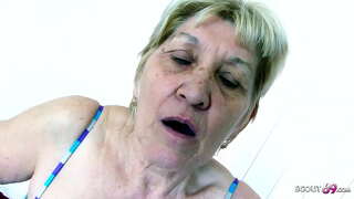 Ekstreme malnova Granny Gabi havas Sekson kun Monstro koko junulo