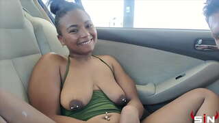 Կեղտոտ Պոռնիկ ստանում առաջ փողոցում